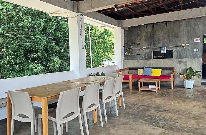 ホテル Camotes Backpackers セブ市