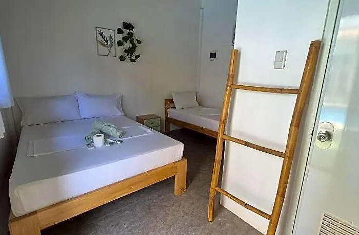 ホテル Camotes Backpackers 3*